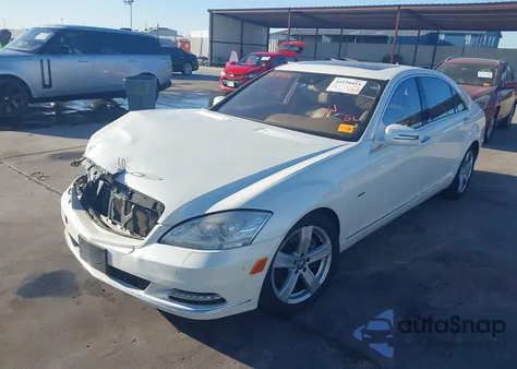 2012 Mercedes-Benz S 550 4Matic z USA, uszkodzony, nr VIN WDDNG9EB5CA480038